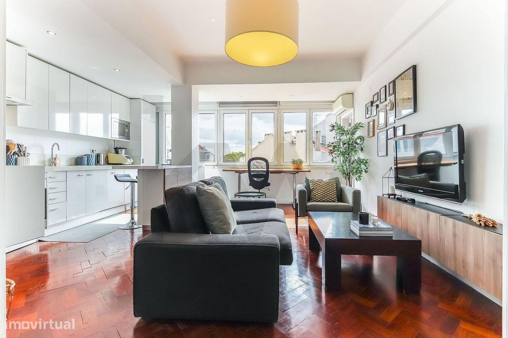Apartamento T1 + 1 com 67 m2 na Avenida Casal Ribeiro | Poente | 2 Wc´