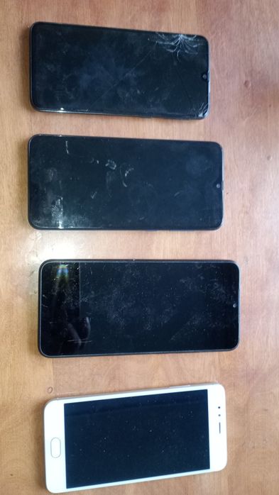 4 смартфона одним лотом.