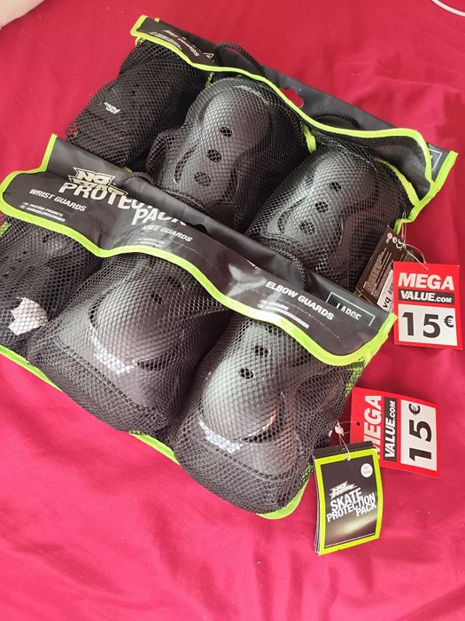 Cotoveleiras/ joelheiras e luvas.