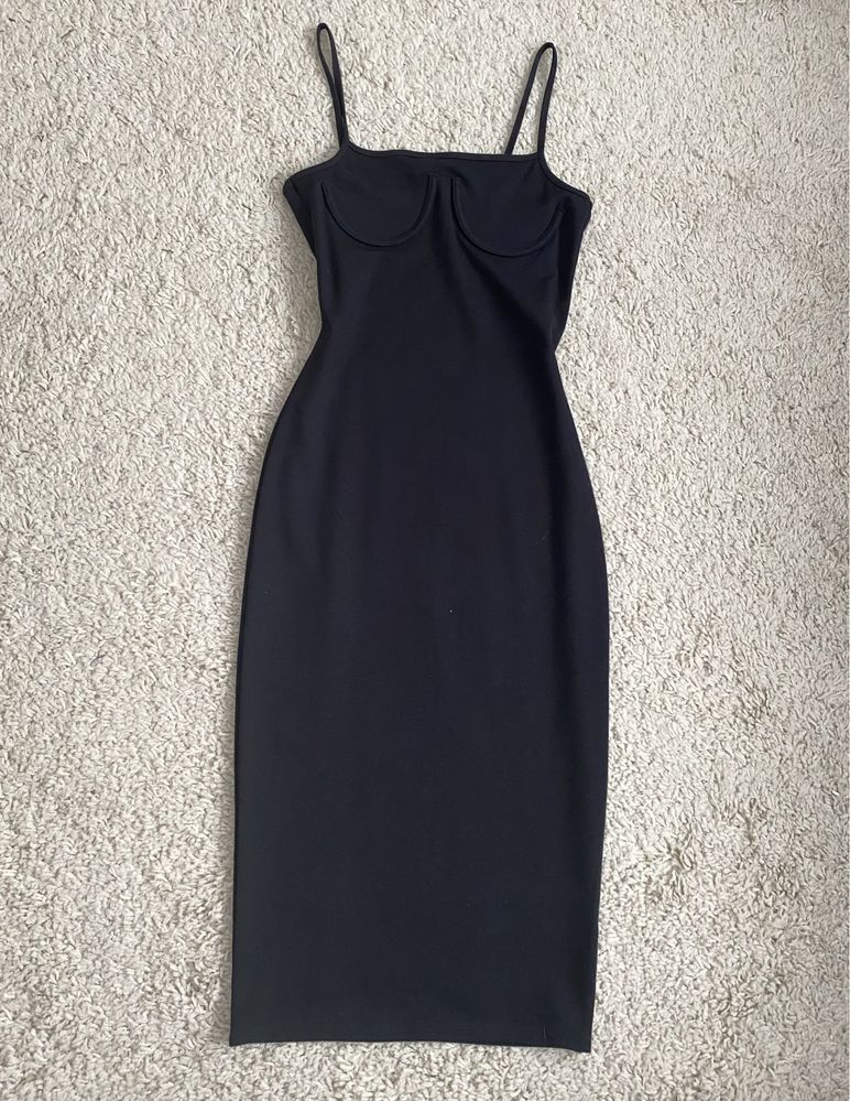 Sukienka czarna długa midi elegancka taliowana obcisła NA-KD XS 34