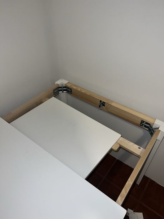 Mesa de sala extensivel ate 10 pessoas.