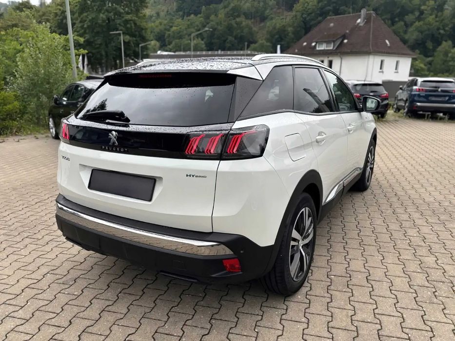 Peugeot 3008 Hybrid      2021
