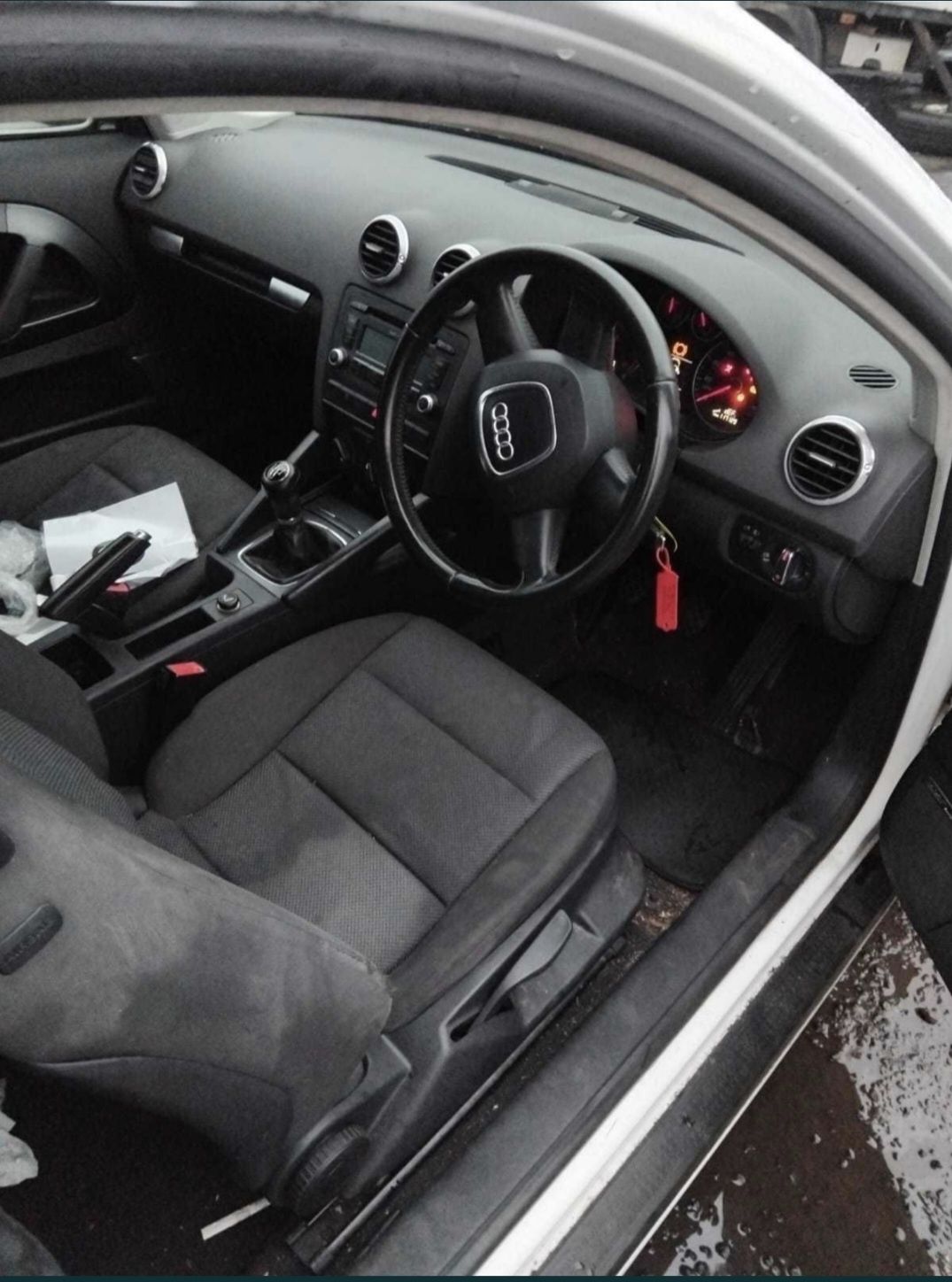 Audi a3 8p lift 3 drzwi 1.6 mpi BSE skrzynia LVN kolor LY9C