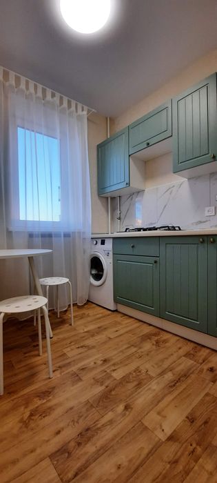 Алмазний, 1 кімнатна квартира з ремонтом. Діючий бізнес!