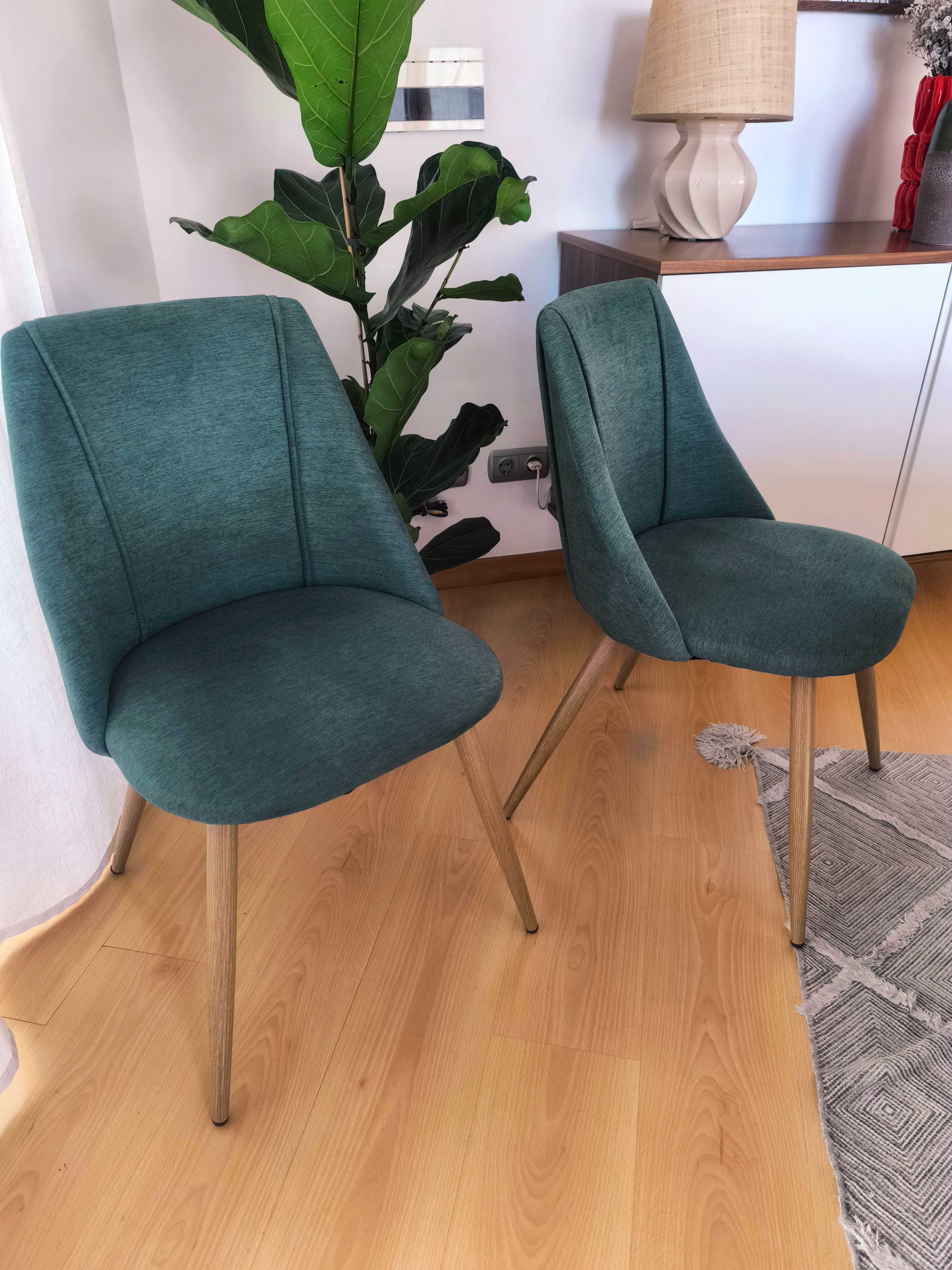 Conjunto Mesa de Jantar em Madeira + 6 Cadeiras Estofadas