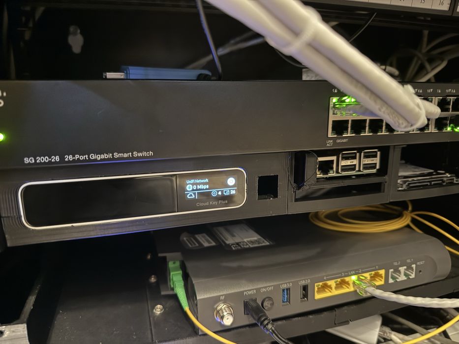 Rack 19 ubiquiti cloud key + 2x rasberry pi + 3x sata