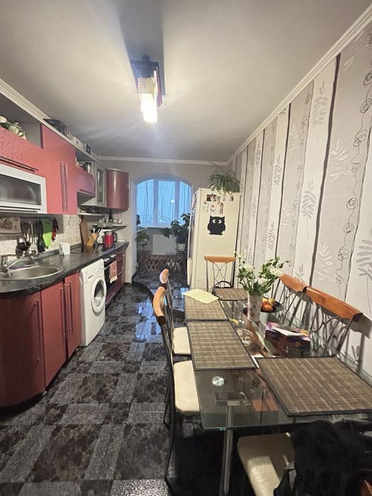 Продаж 4 кімнатної квартири .вул Незалежеості