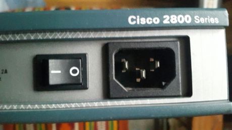 Маршрутизатор Cisco 2811 c модулем vi2-2fxo