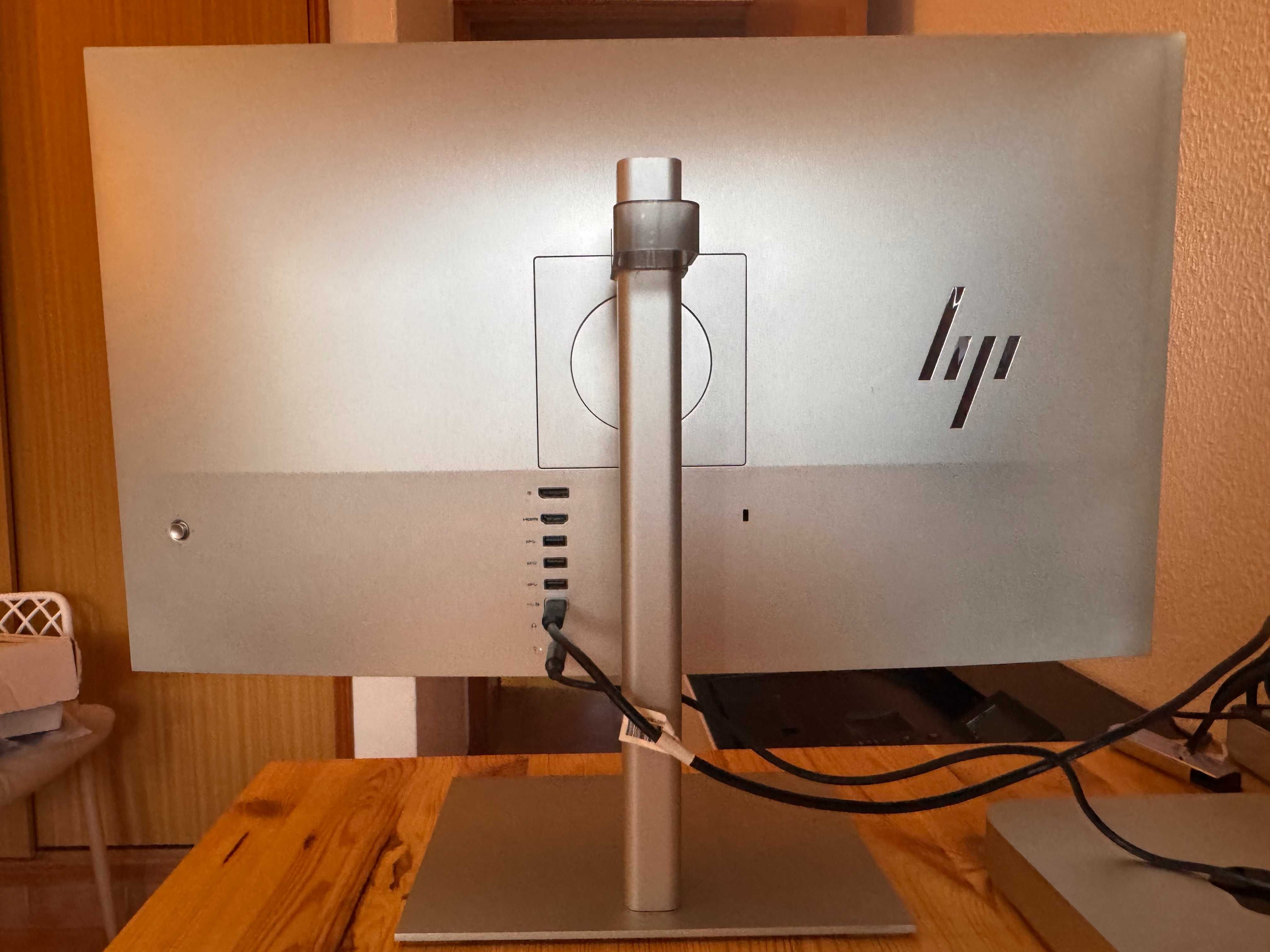 Monitor HP U28 de 28" com uma resolução 4K (3840 x 2160)