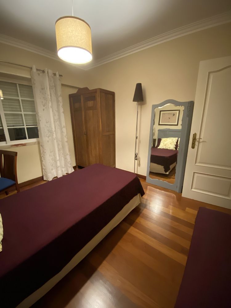 Quartos de SENHORA com cama de solteira para alugar