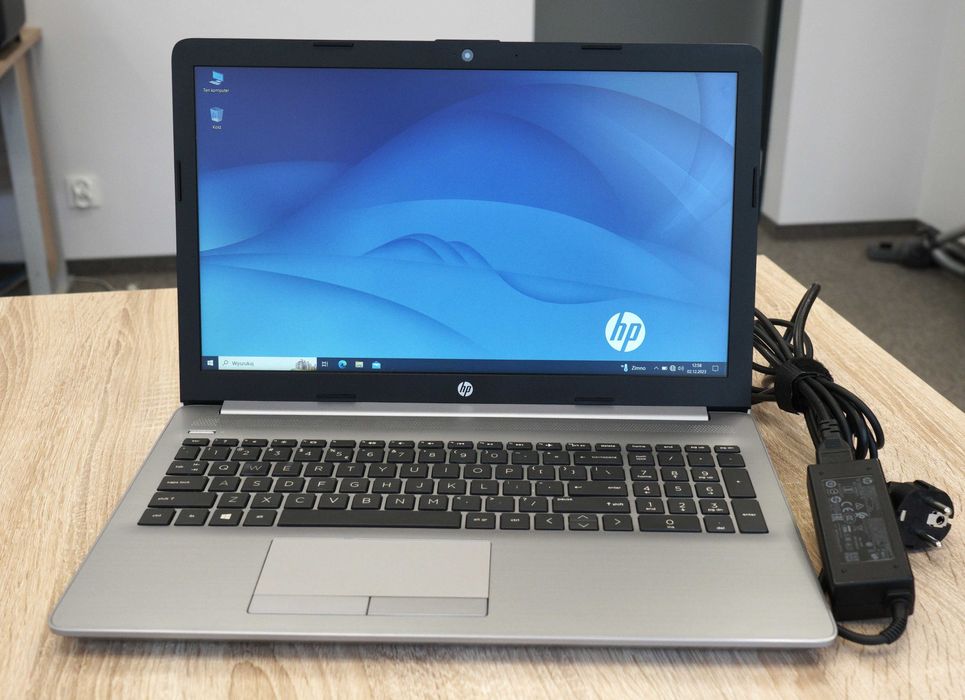 Laptop HP 255 G7 AMD A6-9225 Radeon RAM 4GB / SSD 256GB