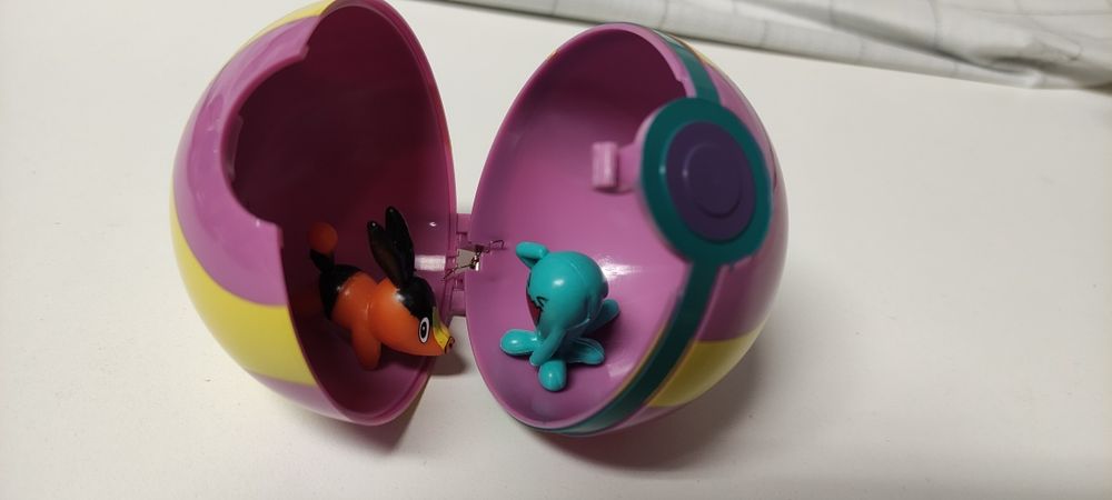 Bolas Pokémon com boneco