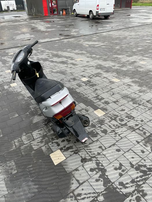 Продаєця Honda Dio 27