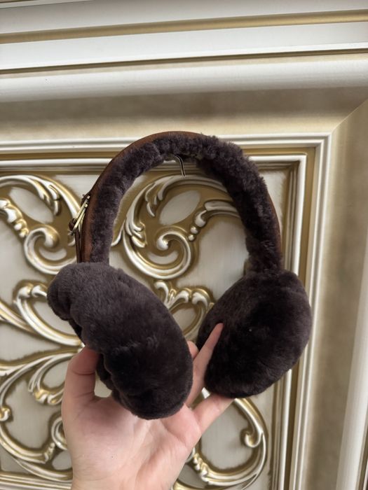 Натуральні навушники з овчини UGG