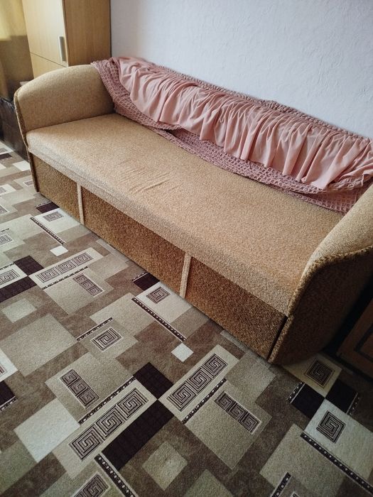 Продаю  диван в доброму стані