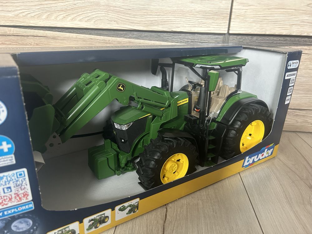 Traktor John Deere z ładowaczem Bruder