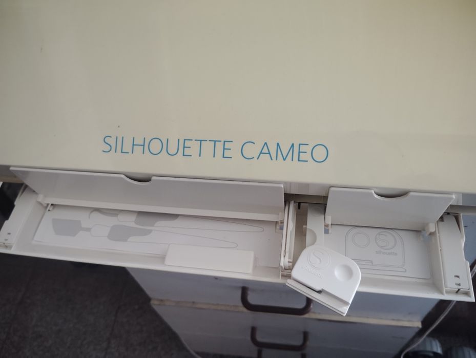 Cameo silhouette + feeder