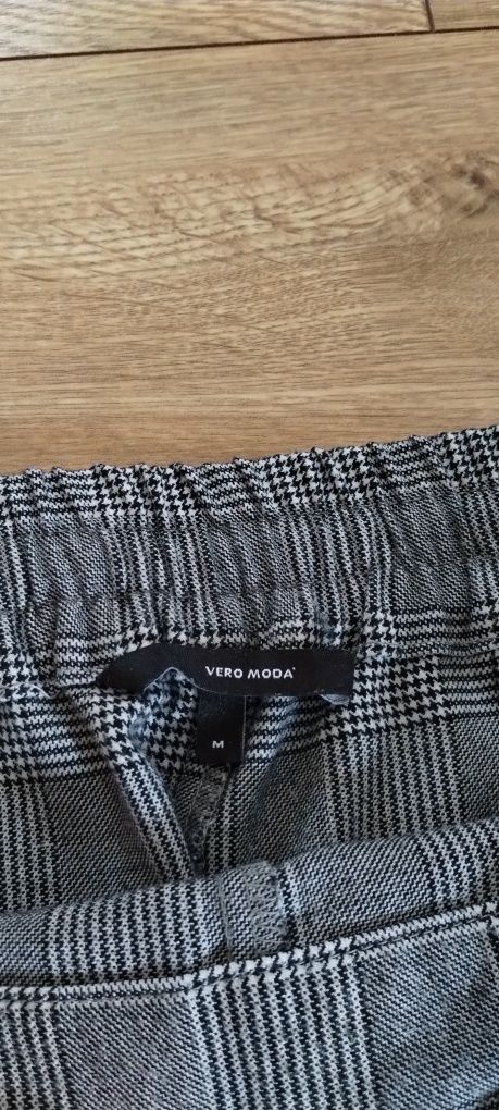 Sprzedam spodnie chinosy marki Vero Moda rozmiar M