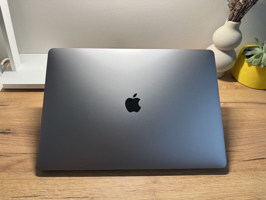 MacBook Pro 15’ 2019 Intel i9 16Gb 512Gb AMD 560X 4Gb