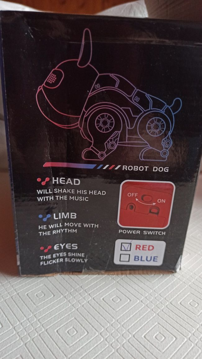 Muzyczny robot, pies, tańczący, grający, chodzący, buldog, czerwony