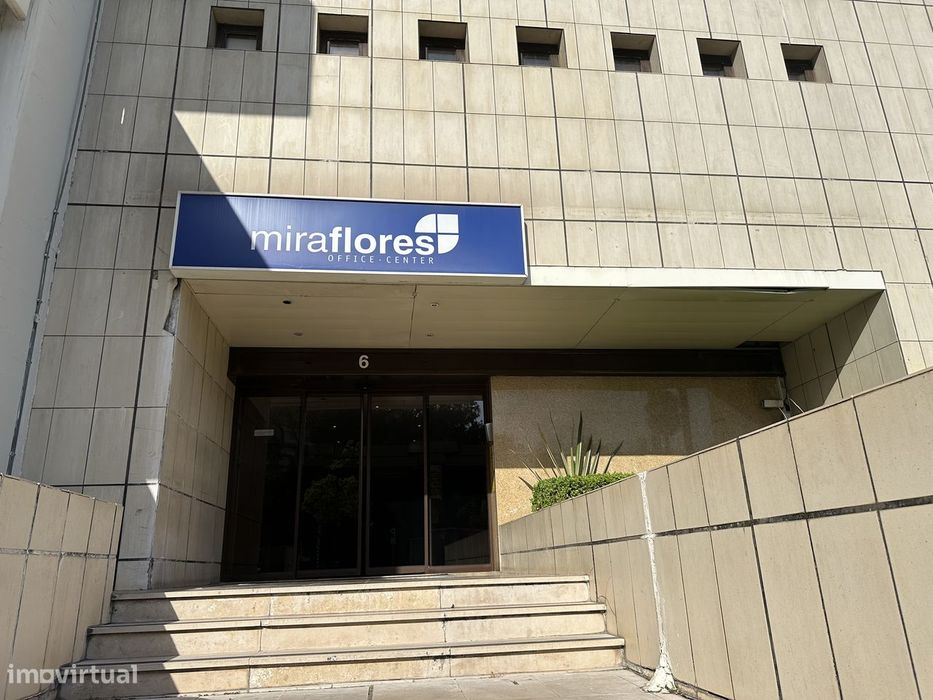 Arrendamento de escritório na Avenida das Túlipas, 6 - Miraflores