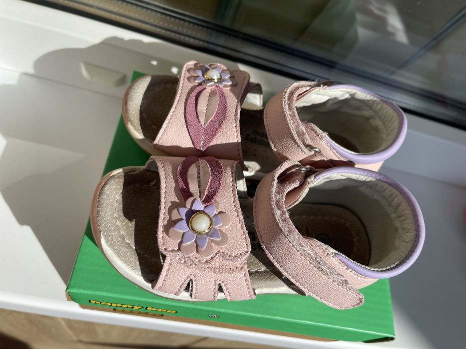 Дитяче взуття на дівчинку