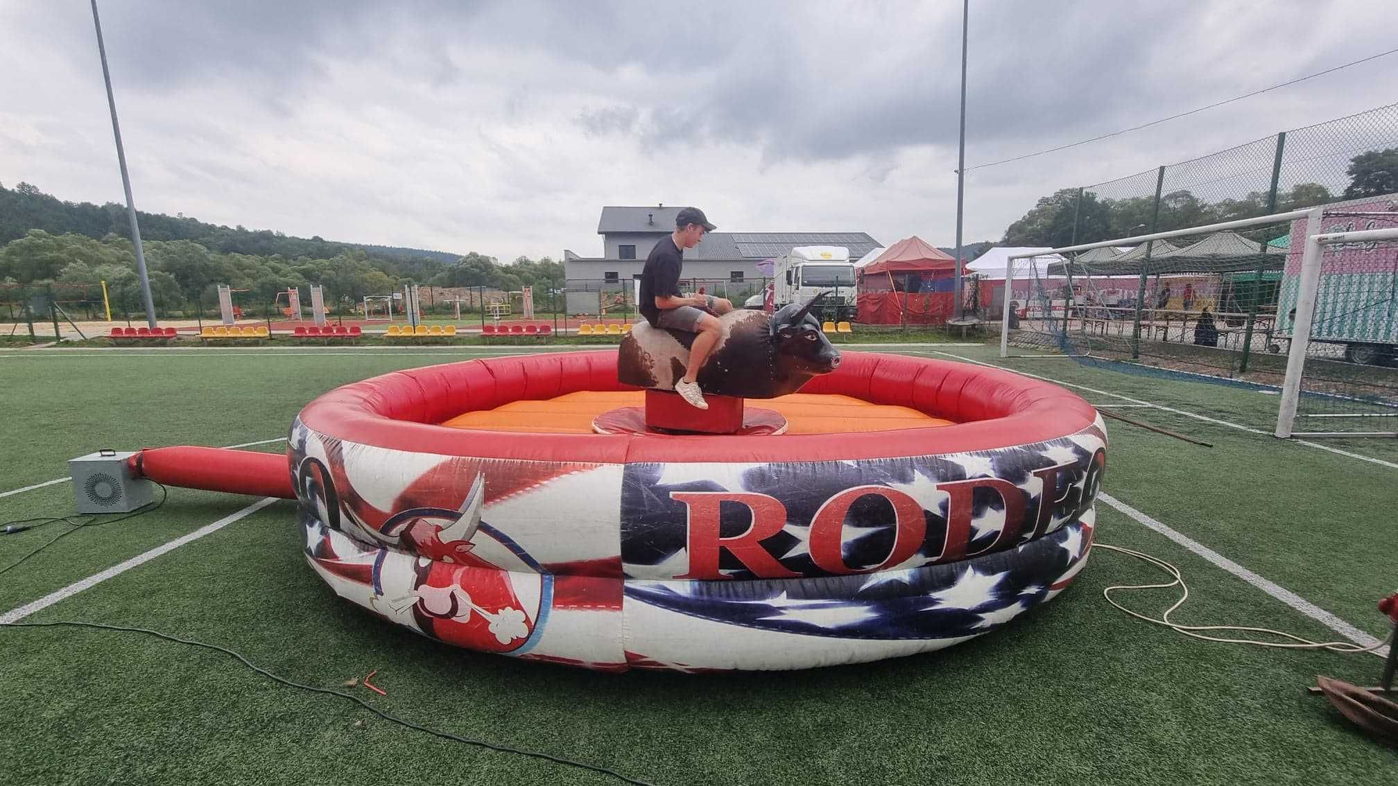 Dmuchańce Eurobungee Karuzele Tory przeszkód byk rodeo eliminator