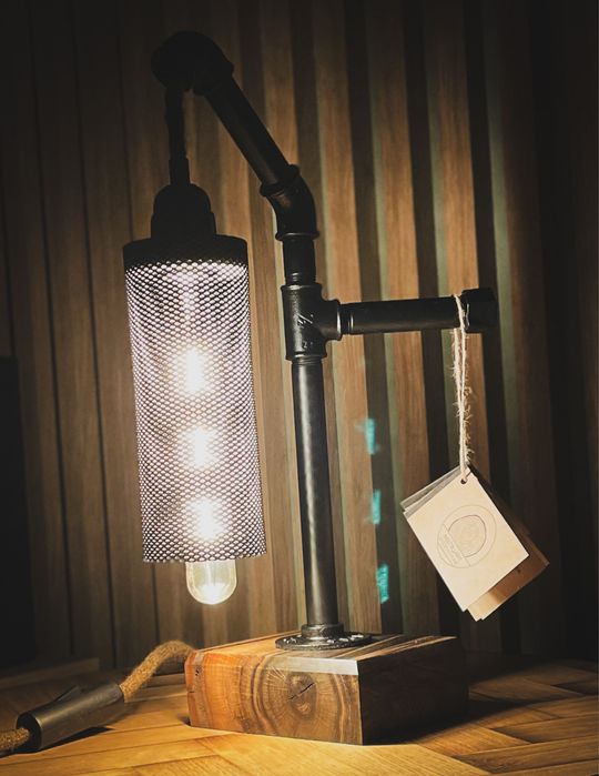 Lampka loft z wieszakiem na sluchawki