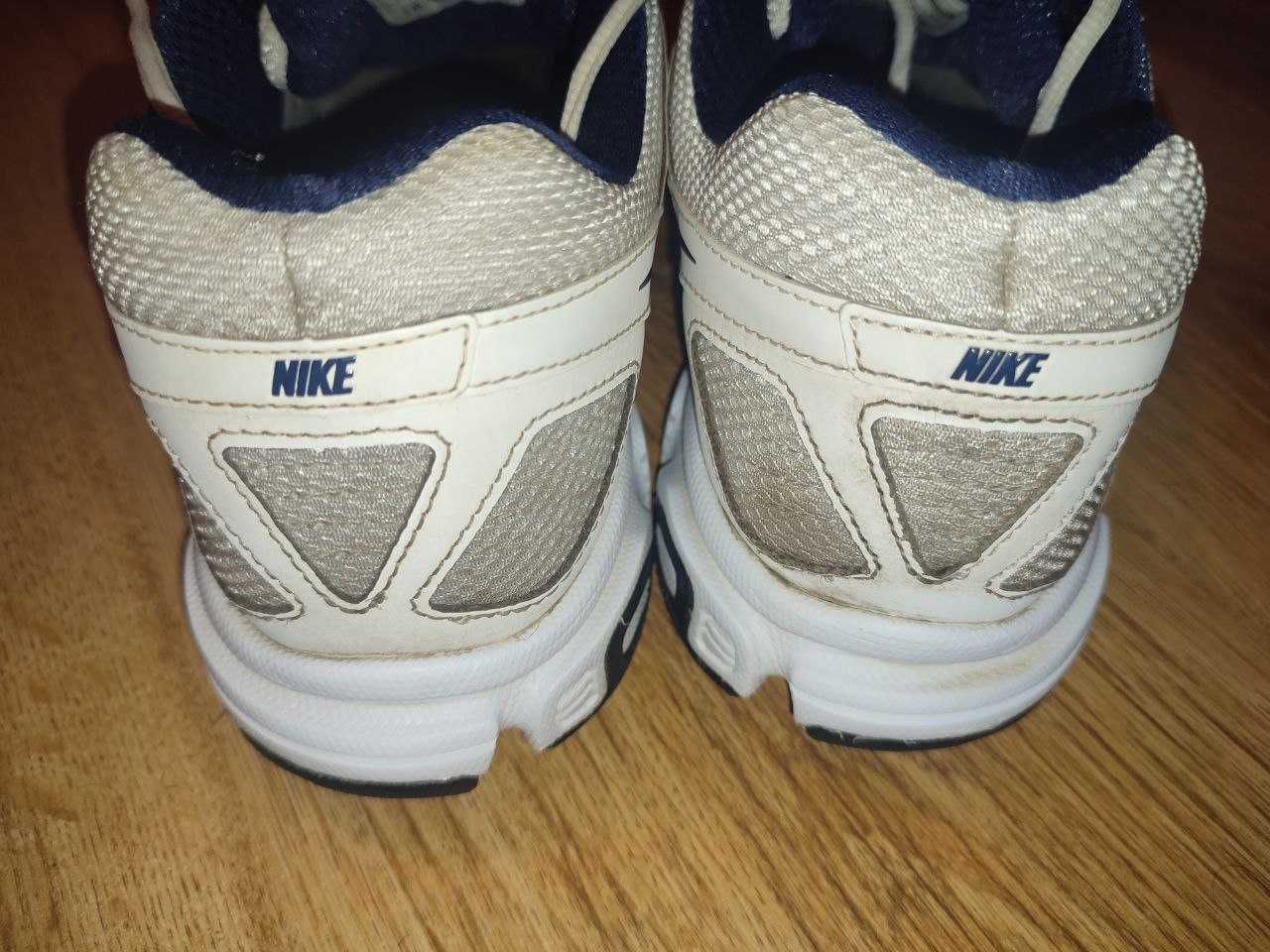 Продаются мужские кроссовки Nike