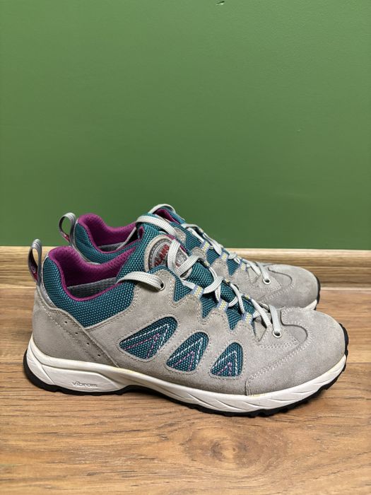 Трекінгові кросівки