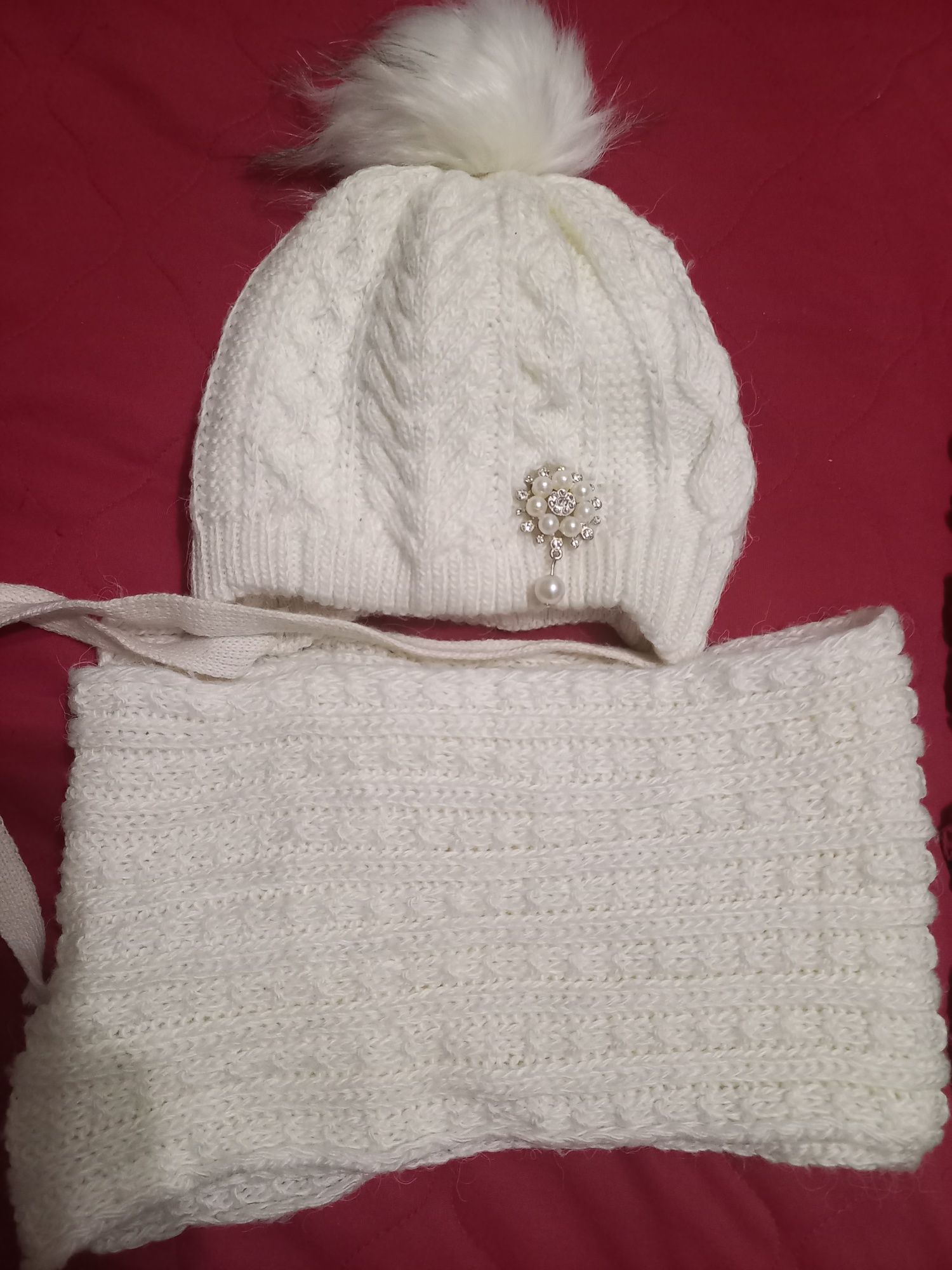 Зимова шапка і шарф для дівчинки