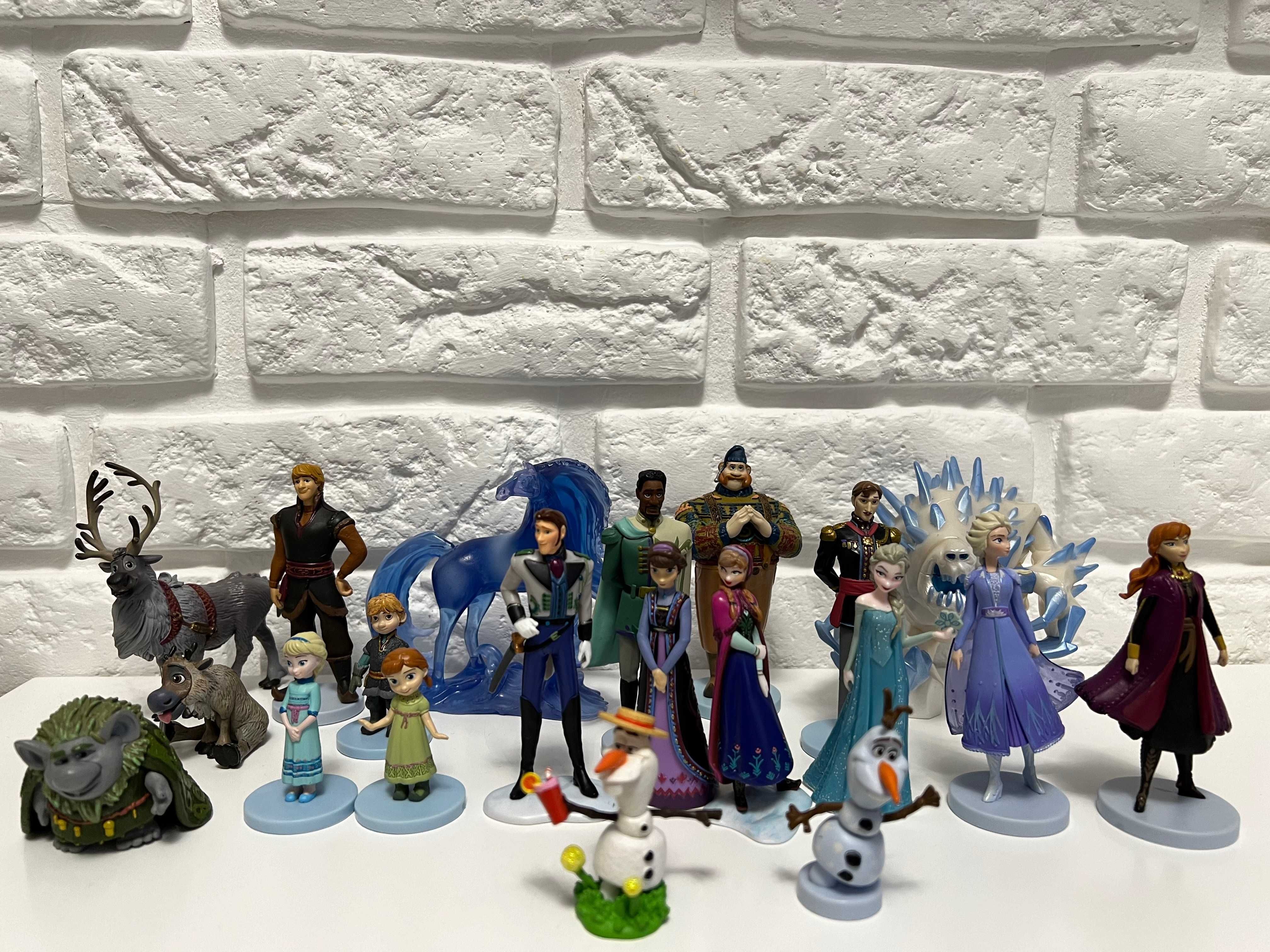 Ігровий набір фігурок Disney Frozen and Frozen 2 Холодне серце (20 шт)