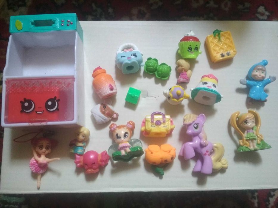 Дрібні іграшки фігурки