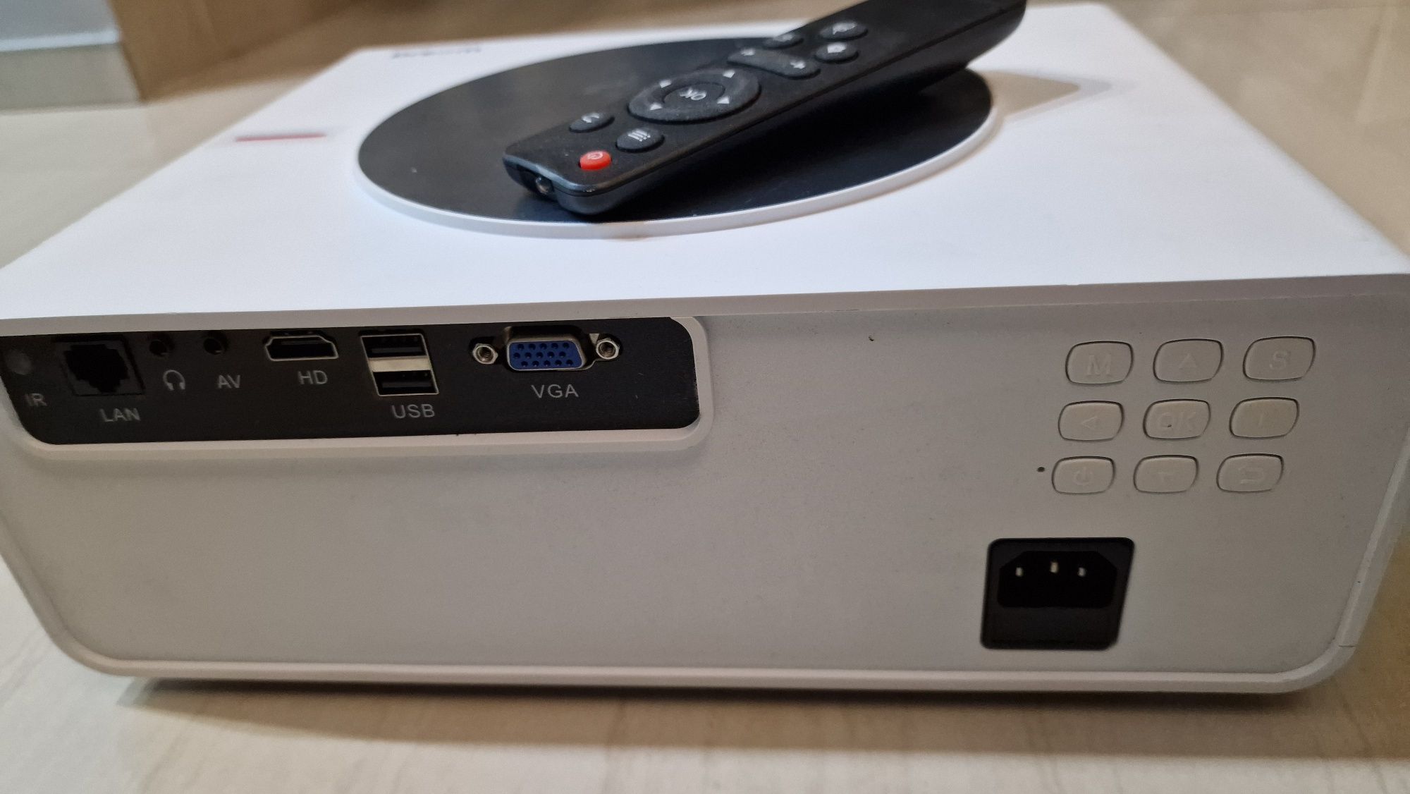 Projektor LED z Androidem +pilot i.. - JAK NOWY - Youtube, Netflix