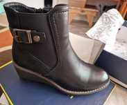 Botins pretos em ecopele novos em caixa T 37