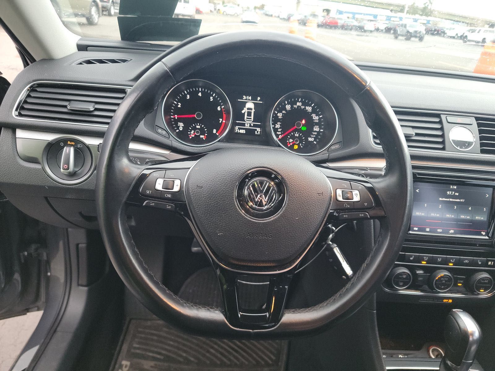 2017 Volkswagen Passat RLINE