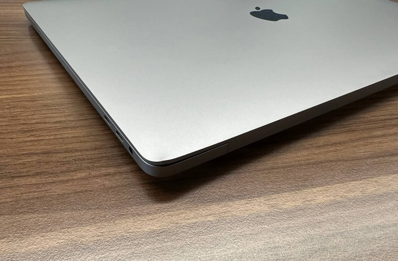 Apple MacBook Pro 16"  2019