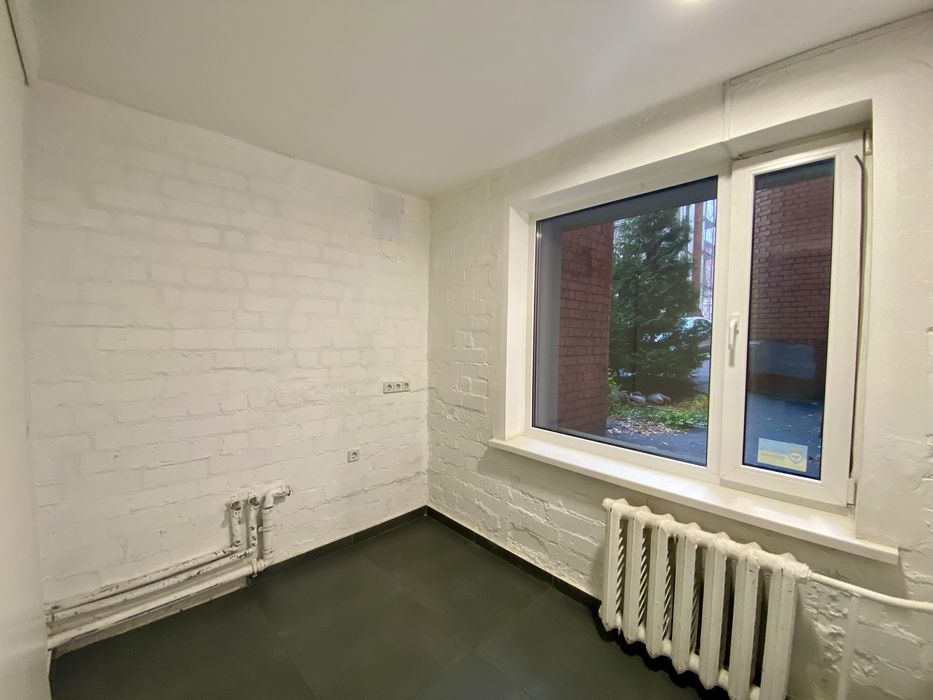 Офіс біля парку Шевченко. Окремий вхід. Парковка.