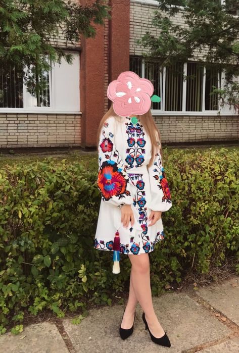 Вишиванка, вишите плаття, М