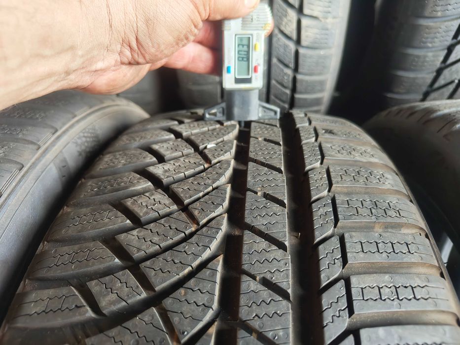 Opony zimowe uzywane 225 40 R19 Kumho 2024 rok 2 sztuki z95