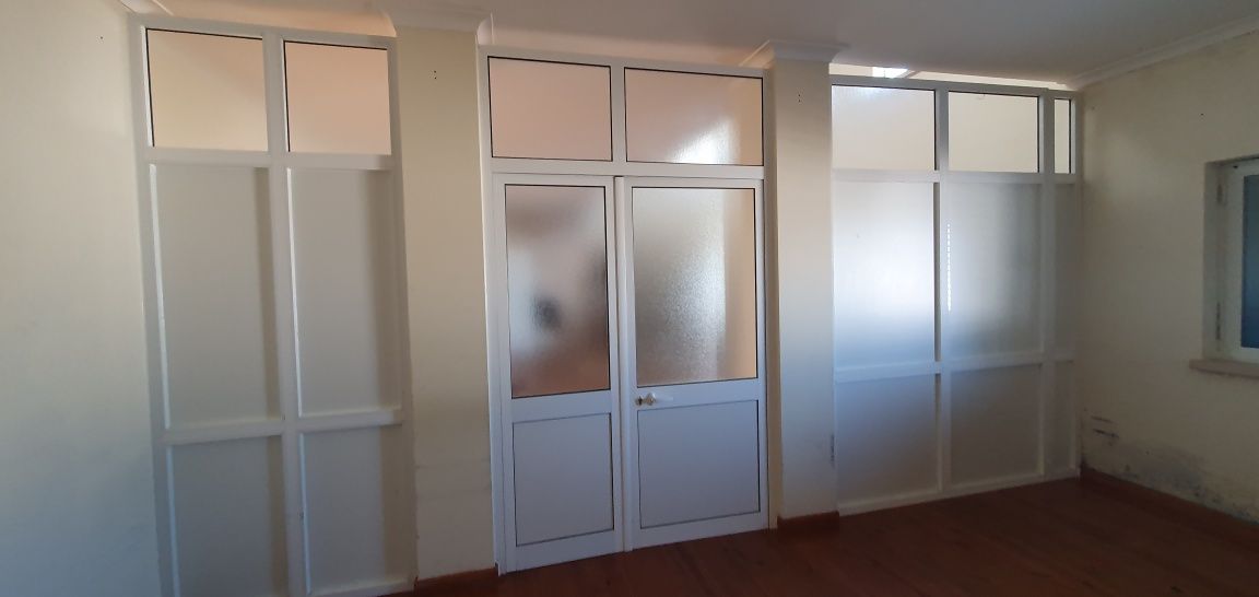 Caixilharia em aluminio-divisórias