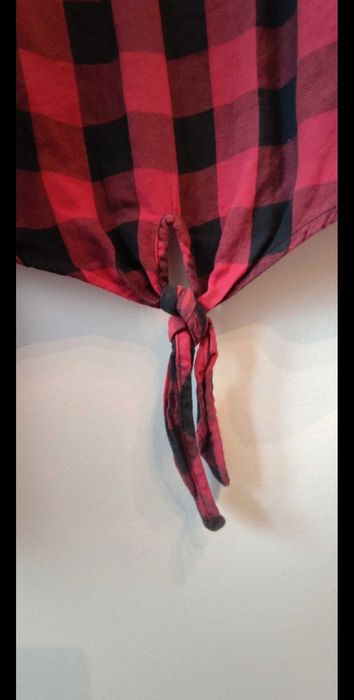 Czerwono czarna koszula w kratę