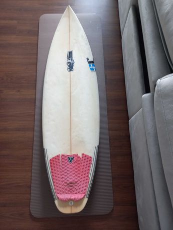 Prancha Surf JS Monsta 5'10 com oferta de quilhas