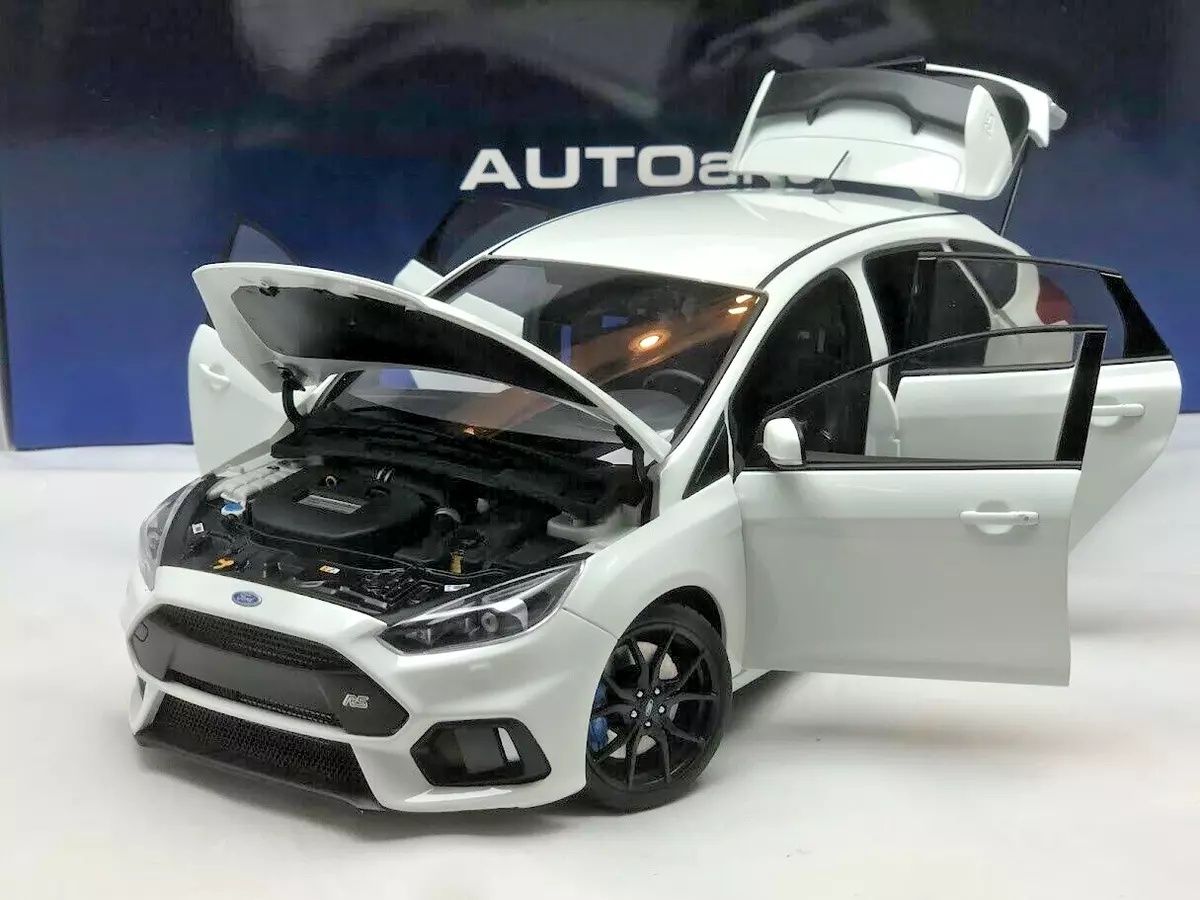 Autoart 1:18 Ford Focus RS ano 2016