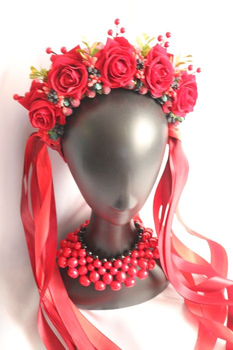 Пишний квітковий трояндовий віночок із стрічками орнамент