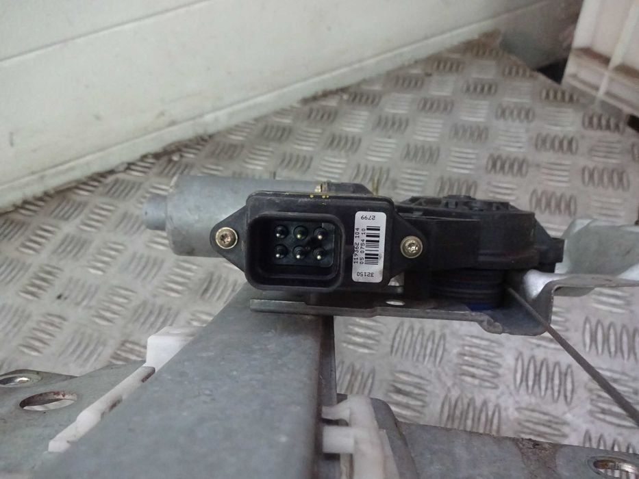 Toyota Avensis T22 97-00 podnośnik lewy przód przedni