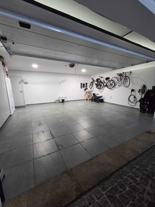 Moradia t3+1 com piscina no centro de Sanfins de Ferreira - A+