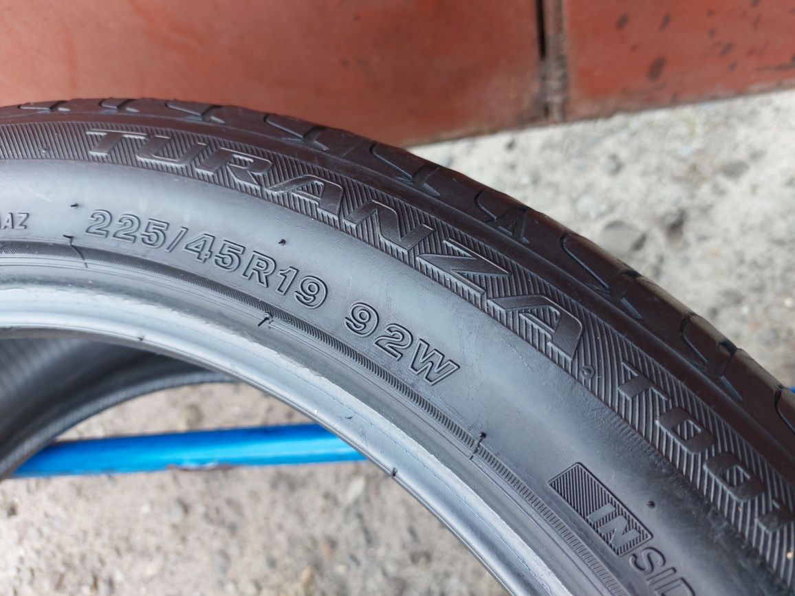 225/45/19 R19 Bridgestone Turanza T001 4шт ціна за 1шт літо шини