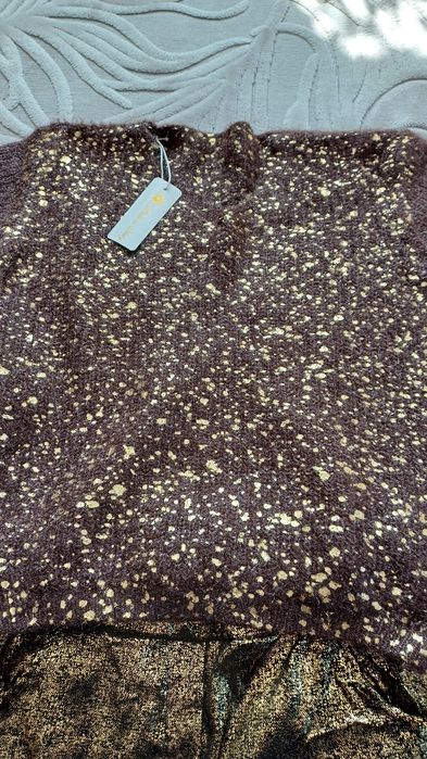 Sweterek nakrapiany zlotem