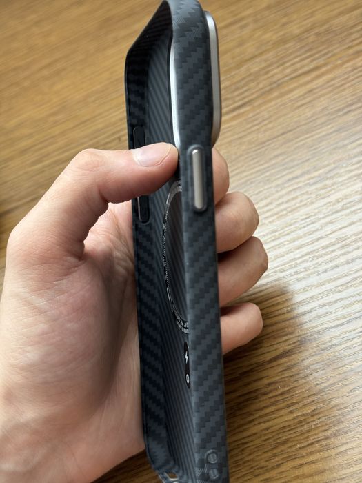 Карбоновый чехол Magsafe Iphone 16 Pro /15 Pro / Pro Max